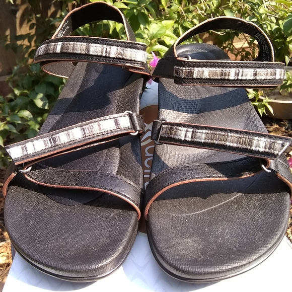 Aetrex - Picture 2 of 5